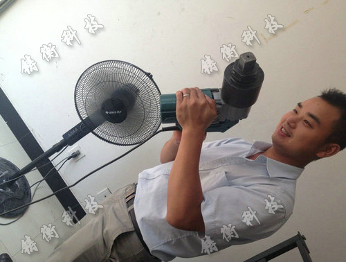 電動(dòng)定扭力扳手圖片